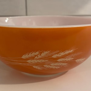 Cuenco grande de Cenicienta de trigo de cosecha otoñal de Pyrex vintage 443