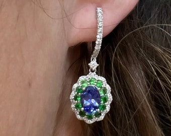 EARRINGS with a central Sapphire surrounded by Emeralds and Diamonds, Beautiful 18 carat white gold earrings with Catalan clasp