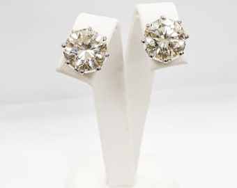 18 Karat Gold DIAMOND EARRINGS with 4.01 Carat Color J Diamonds
