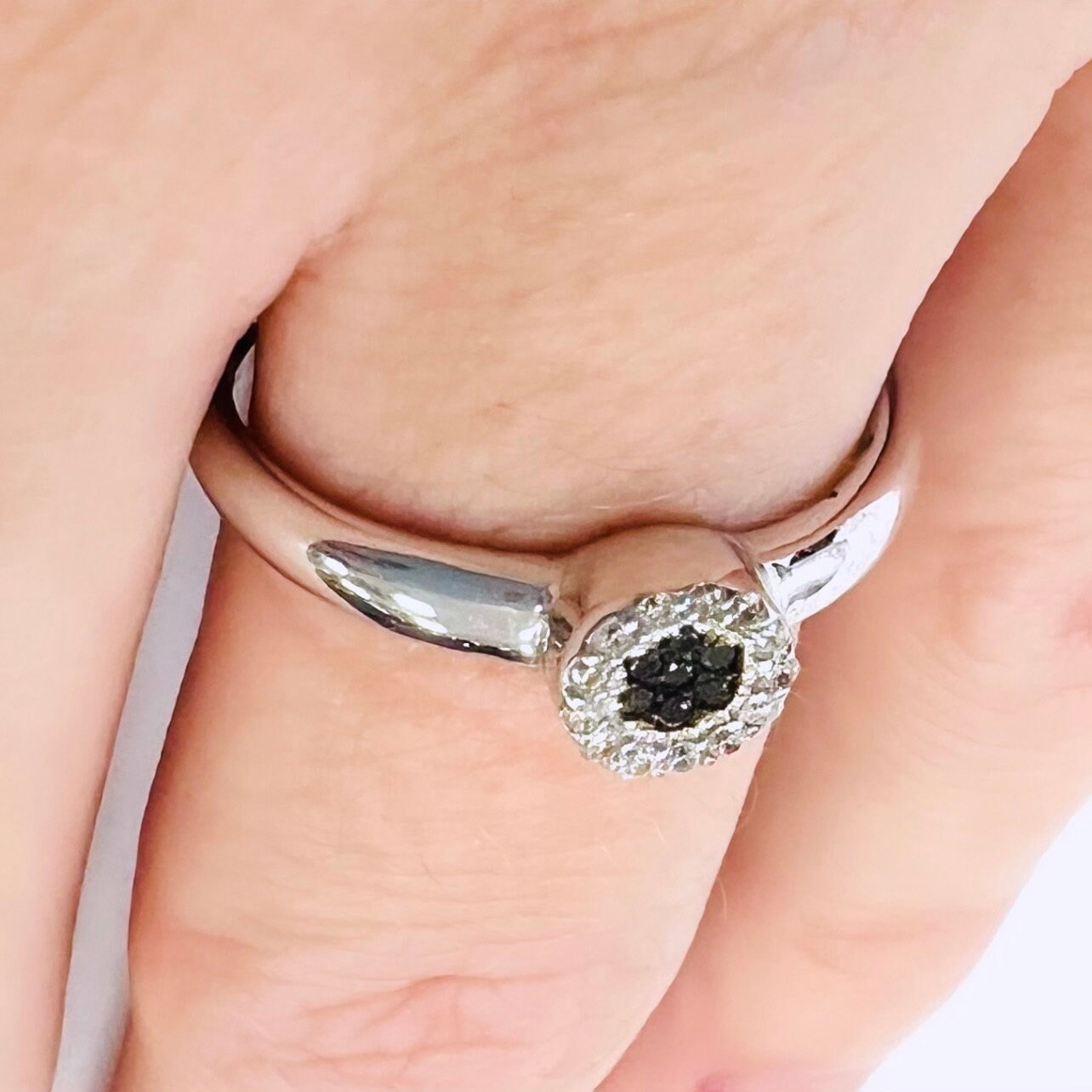 Bague Or Blanc 18 Carats Avec Diamant Blanc Et Diamants Noirs - Taille 54, Occasion