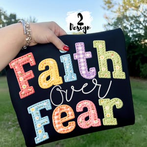 Fe sobre el miedo PNG, patchwork religioso cristiano, letras florales para colcha, diseño de sublimación, descarga digital