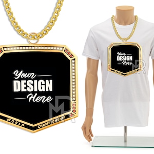 Puede incluir: Un collar de cadena de oro con un gran colgante octogonal. El colgante tiene un fondo negro con texto blanco que dice "Your Design Here" y "World Championship". El colgante está decorado con pequeñas gemas rojas y blancas.