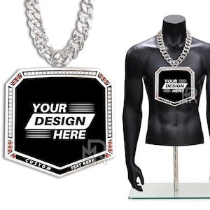 Puede incluir: Un collar de cadena de plata con un gran colgante octogonal. El colgante tiene un fondo negro con texto blanco que dice "YOUR DESIGN HERE" y "CUSTOM" y "TEXT HERE". El colgante está rodeado por un borde plateado con pequeñas piedras rojas y blancas.