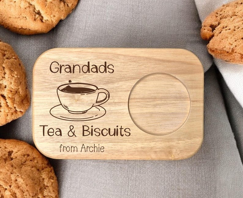 Personalised tea and biscuit board with engraved name – wooden snack tray gift for mum or nan