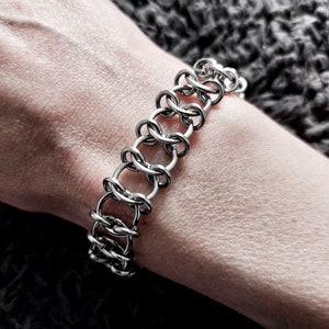 Kettenarmband aus Kettenhemd | Einstellbar | Edelstahl | Silberfarbe | Handgefertigt
