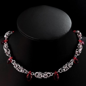Chainmail choker necklace with droplet pearls | Adjustable | Stainless steel | Silver-colored | Handmade