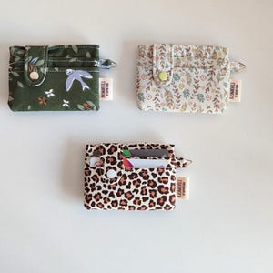Handgefertigter Kartenhalter mit Schlüsselanhänger 4 Kartenfächer, Druckknopfverschluss, farbenfrohes und umweltfreundliches Design Perfektes Geschenk für Schwester, Mutter oder Freunde