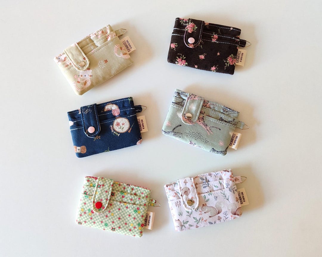 White - Handcrafted Printed Card Holder with Slips 34