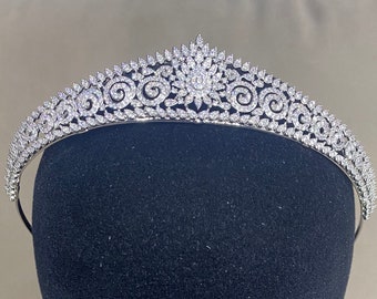 Tiara de boda de alta calidad. Tiara de Plata con Baño Premium de Circonios en Oro Blanco de 24 kilates. Corona nupcial. Kokoshnik nupcial