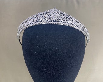 Tiara de boda de alta calidad. Tiara de Plata con Baño Premium de Circonios en Oro Blanco de 24 kilates. Corona nupcial.