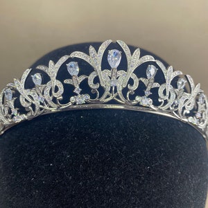 High-quality bridal tiara pure zirconium plated withe gold 24 carat . Bridal gift