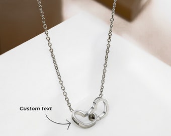 Collana con ciondolo a doppio cuore, collana con testo personalizzato, il tuo nome inciso, regalo di anniversario, collana per lei, confezione regalo con rose