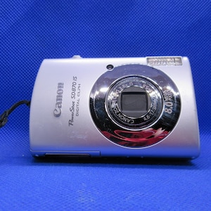 Vintage Canon Digital ELPH Ixus 860 IS PowerShot SD870IS Digital IXY910IS 8.0 MP digital camera pointshoot digital compact y2k digicam 2000s