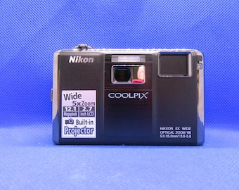 Nikon Coolpix S1000pj: First Camera With a Projector is Weird