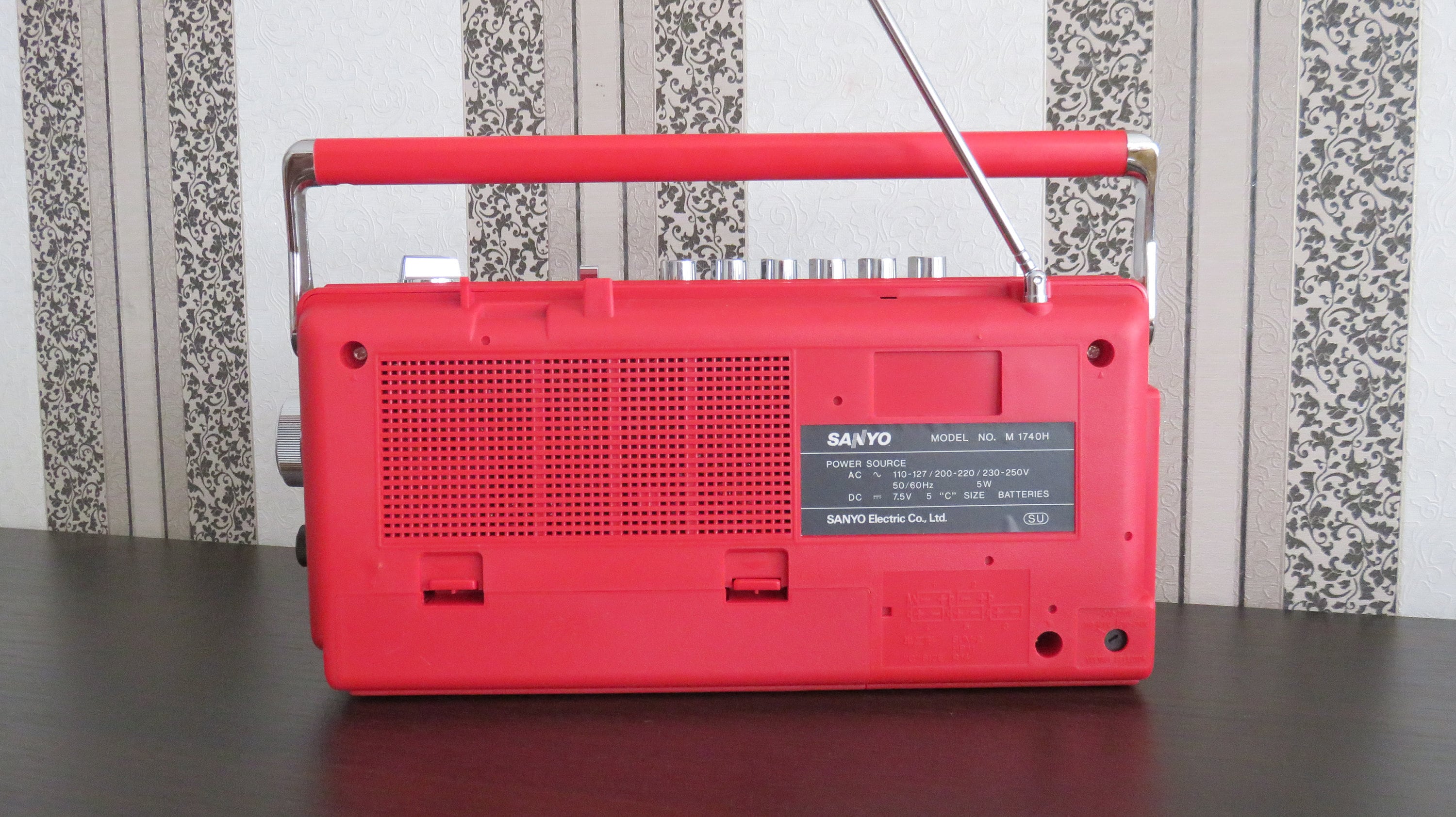 Vintage Retro Sanyo M1740H Radio Cassette Recorder AC/DC Player