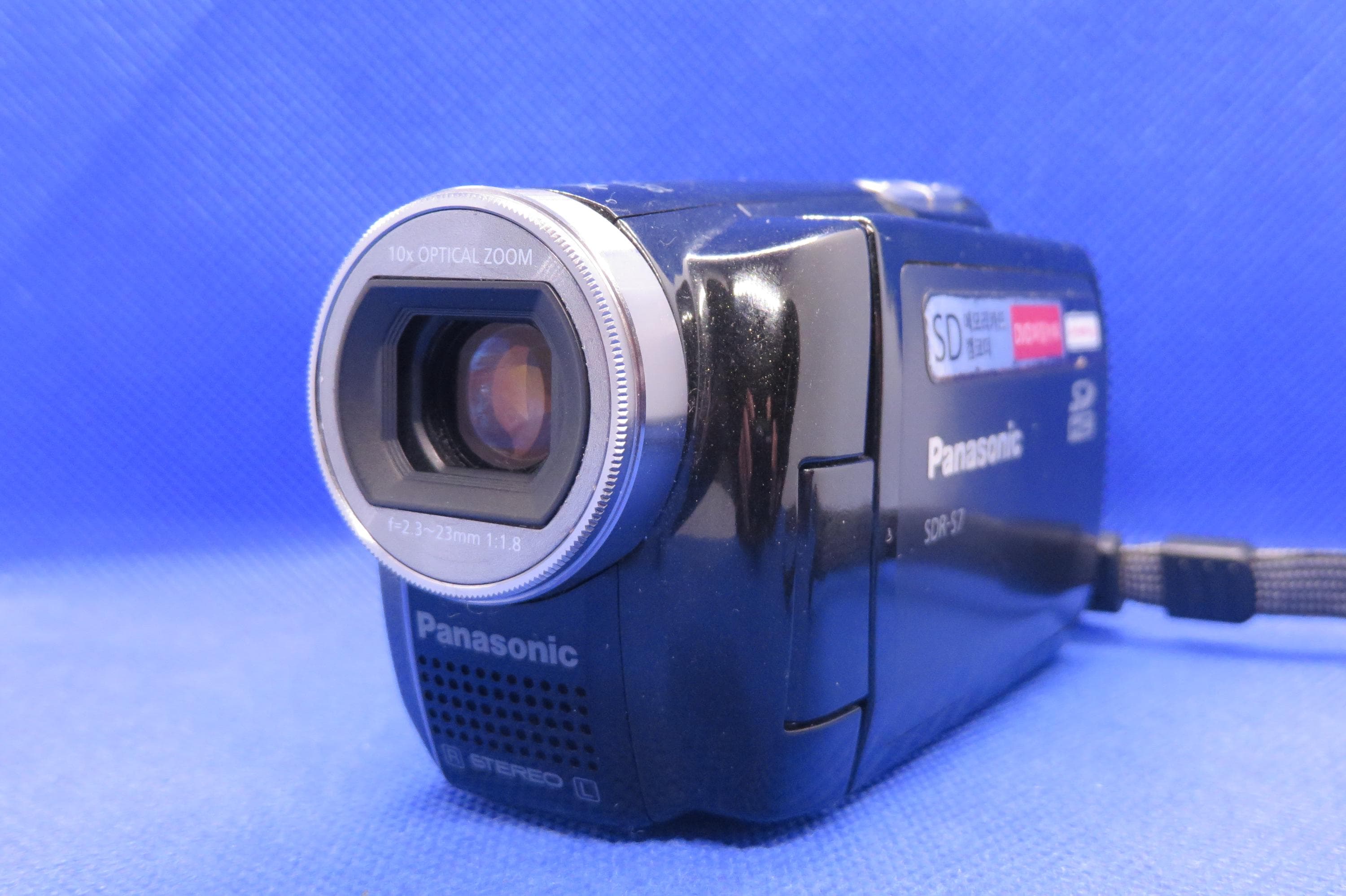 Panasonic SDR-S7 コンパクト　ビデオカメラ バッテリー付き Panasonic SDR-S7 コンパクトカメラ ビデオカメラ バッテリー