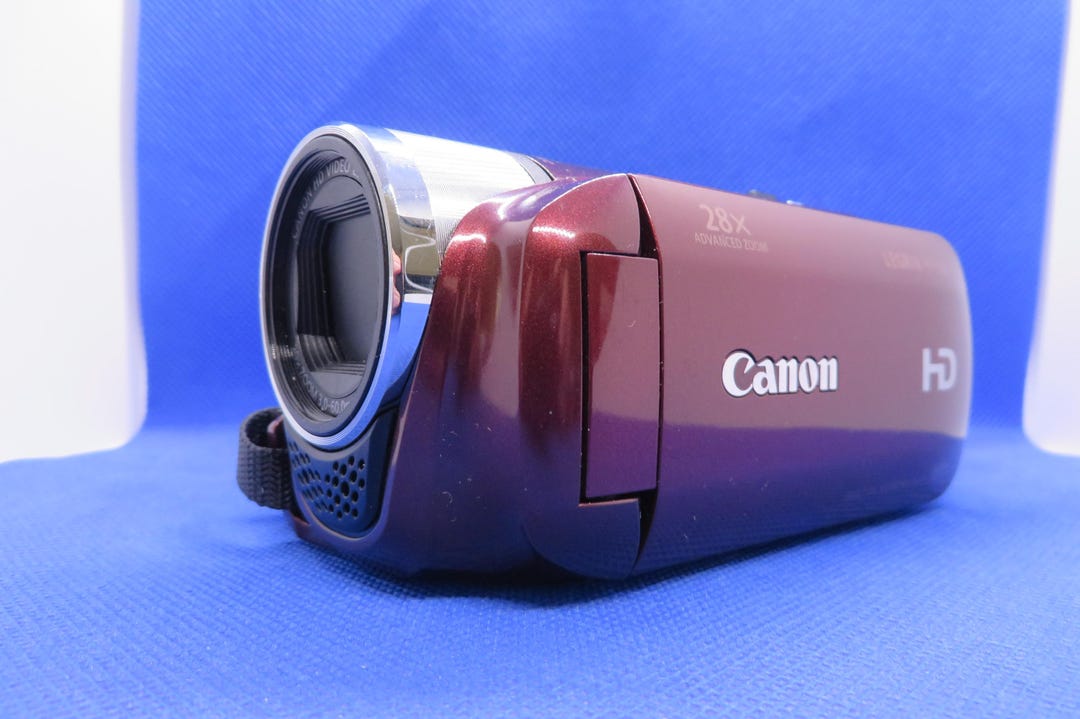 Vintage Canon Legria HFR26 20xoptical Zoom MP Digital Red