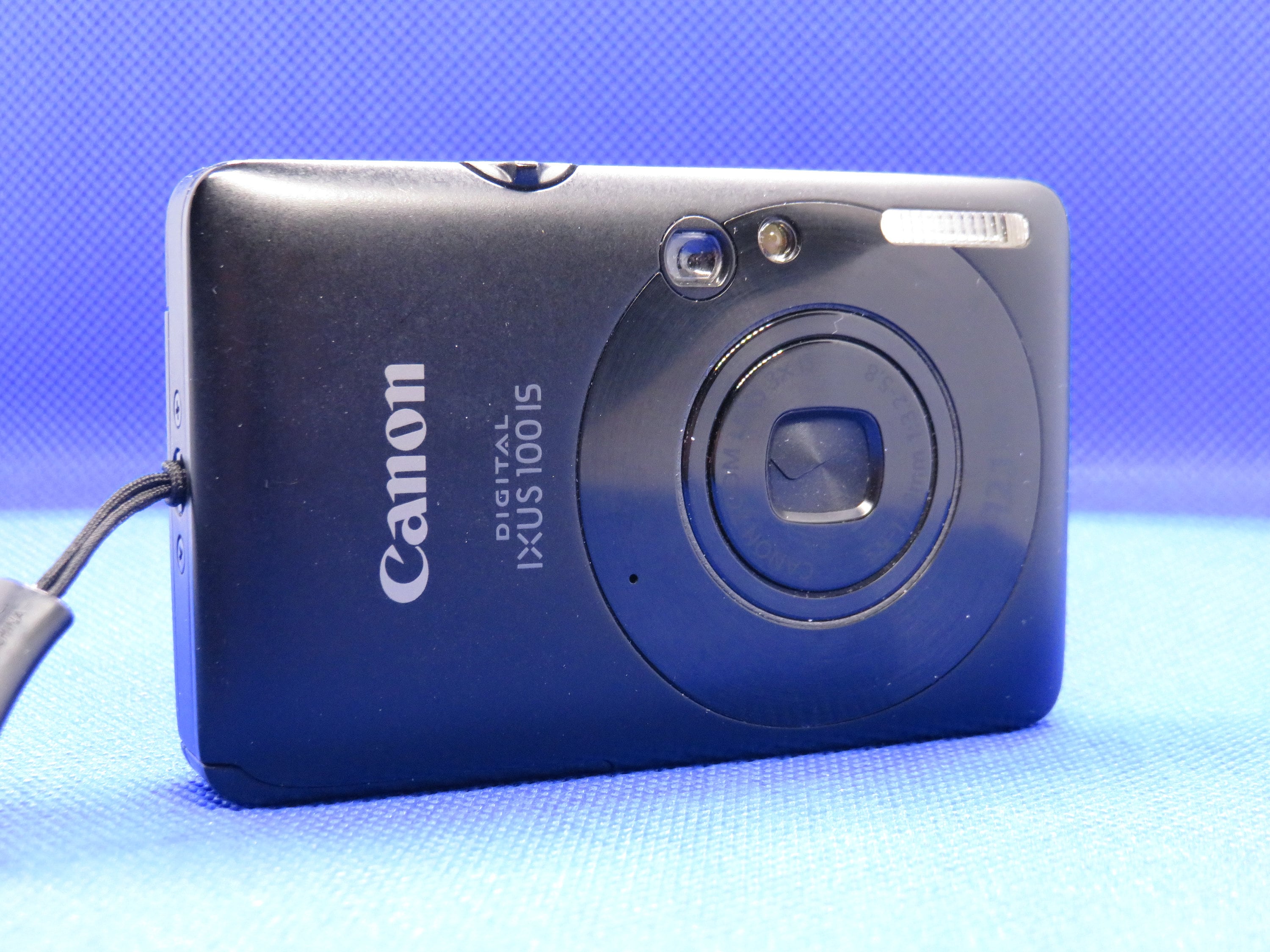 Vintage Retro Canon Digital Ixus 100IS Canon Powershot SD780IS