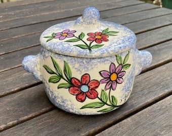 Ceramic sugar bowl with hand-painted floral decoration signed