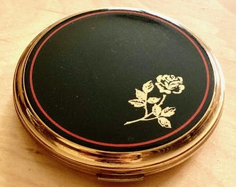 Cipria compatta con design floreale vintage