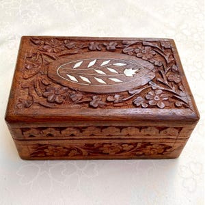 Boite à bijoux sculptée main en bois orientale