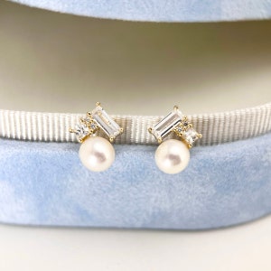 Pendientes de oro macizo de 14 quilates con elegantes perlas naturales, delicados pendientes de oro de 14 quilates con auténticas perlas blancas, pendientes para damas de honor, regalo de Navidad para ella