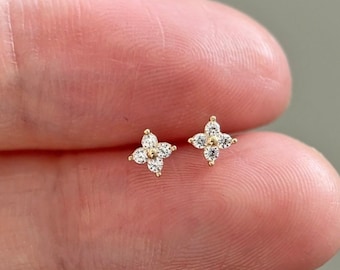 14K Massive Gold zierliche funkelnde kleine Blumen Ohrstecker, echtes Massives Gold 14K CZ Diamant Blumen Kleine Ohrringe, Geschenk für Sie