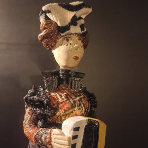 statuette fantaisiste burlesque musicienne image 7