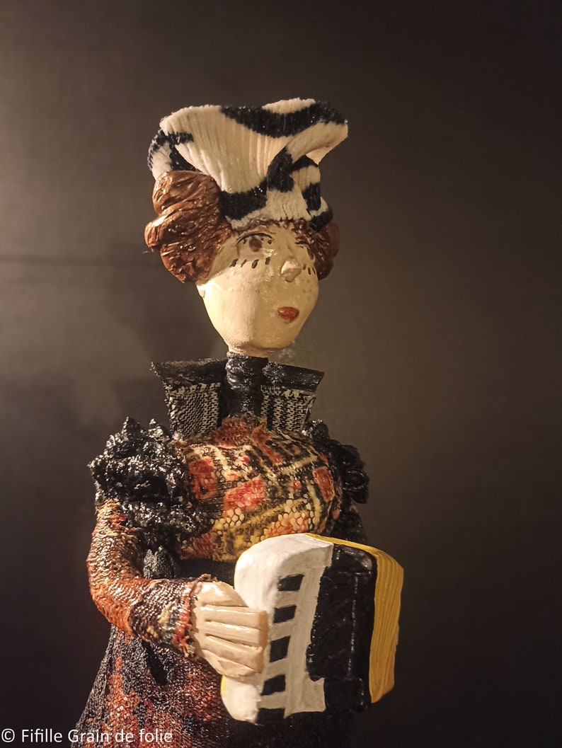 statuette fantaisiste burlesque musicienne image 7