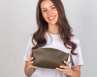 Handcrafted Leather Cosmetic Pouch – Compact Travel Zipper Bag