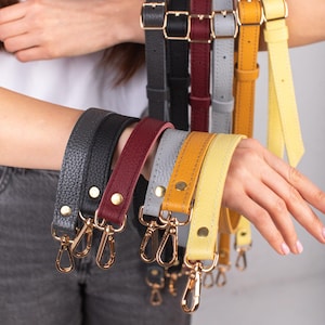 Stilvoller Schultergurt aus gekrispeltem Leder für Taschen - verstellbar mit silbernen, goldenen und bronzefarbenen Beschlägen