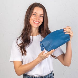 Piccola pochette in pelle per cosmetici – fatta a mano, elegante e pratica con cerniera a nappa – perfetta per gli oggetti essenziali quotidiani