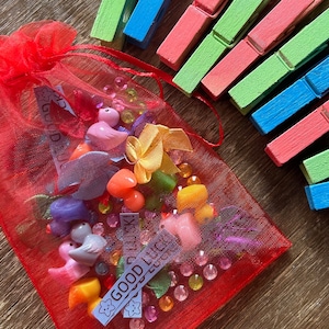Zestaw DIY składający się z 10 przypinek cheerleaderek