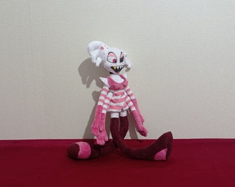 ハズビンホテルのぬいぐるみにインスパイアされた、特注のぬいぐるみ