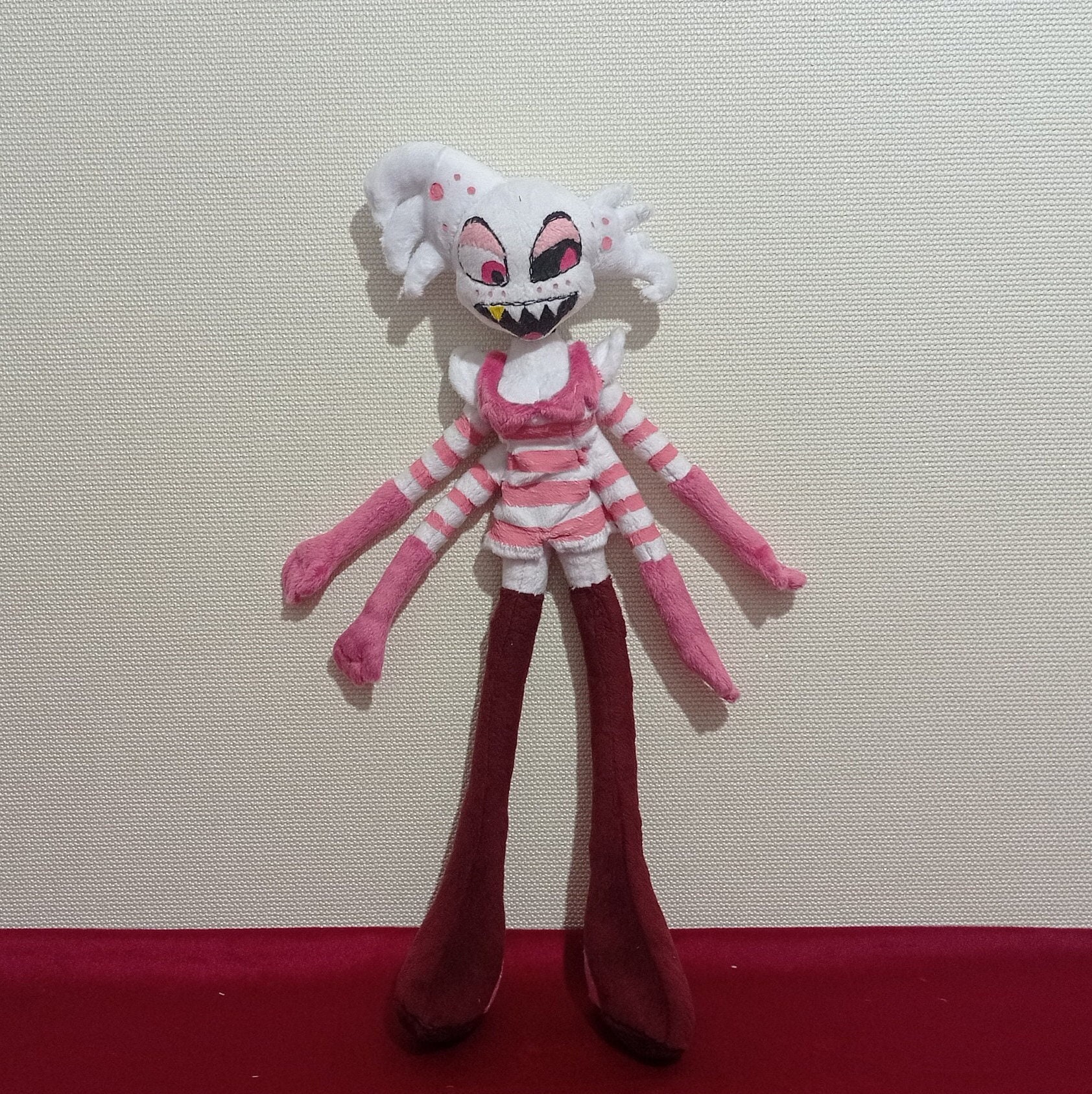 ハズビンホテルのぬいぐるみにインスパイアされた、特注のぬいぐるみ