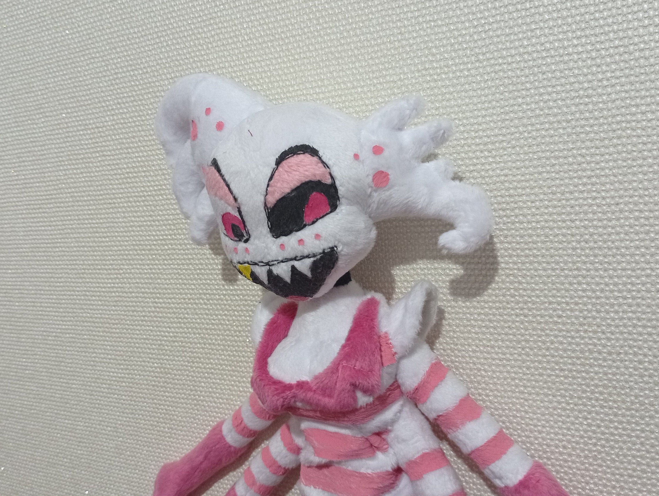 ハズビンホテルのぬいぐるみにインスパイアされた、特注のぬいぐるみ