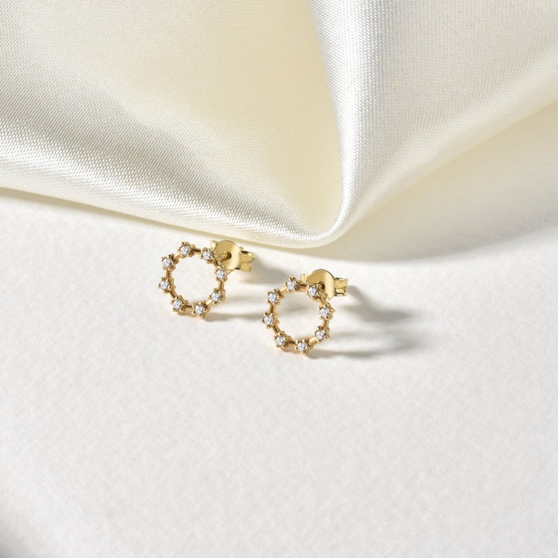 Real Diamond 14K Solid Gold Circle Earrings Minimalistic Diamond Earrings Minimalistic Gold Earrings 14K Gold Stud Earring Tiny Earring zdjęcie 1