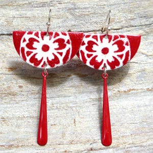 Earrings with white and red enamel and silver hooks