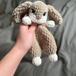 Peluche lapin fait main au crochet