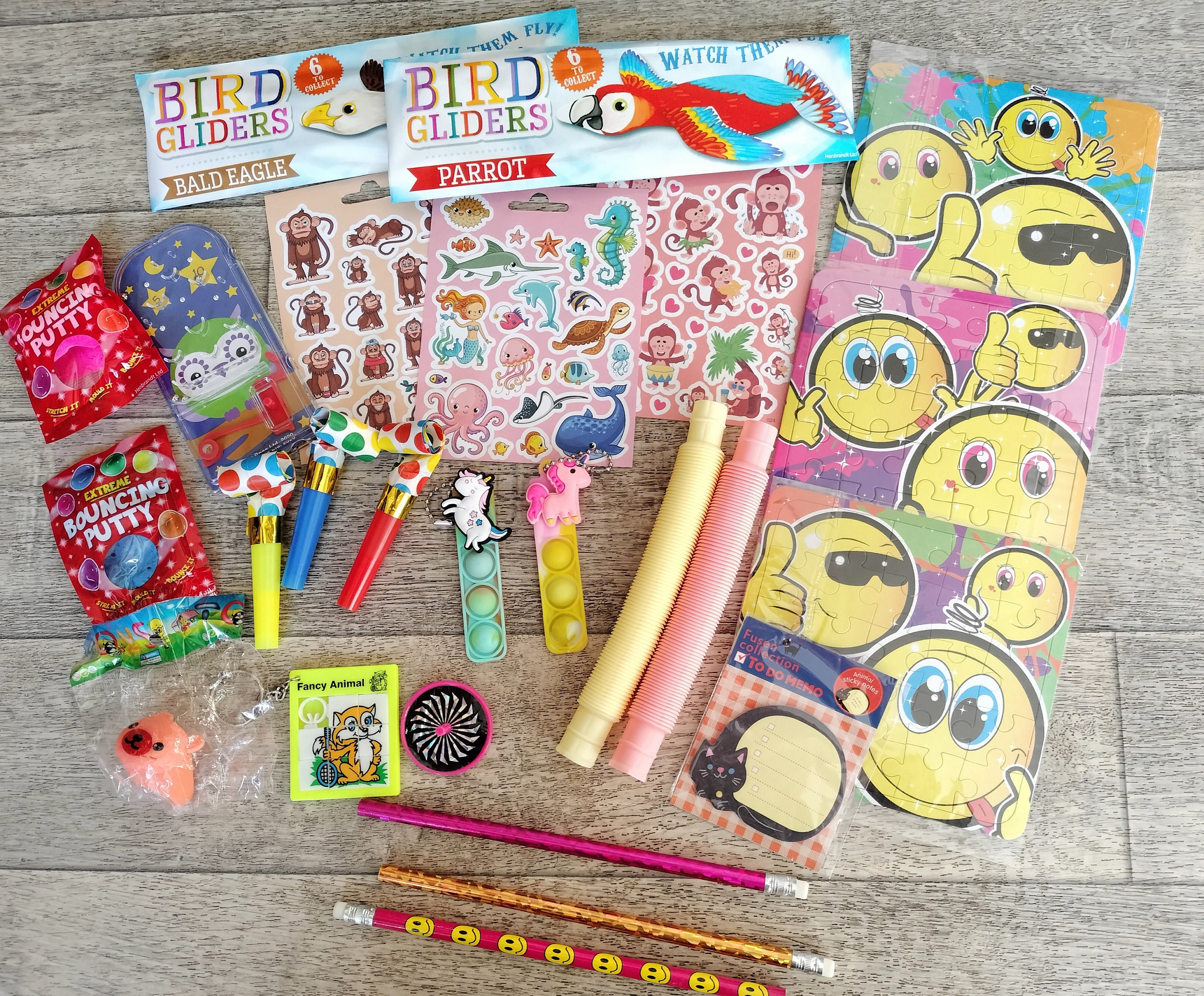 Ready Made Kids Pass the Parcel Party Game Boys Girls Paint Craft ...