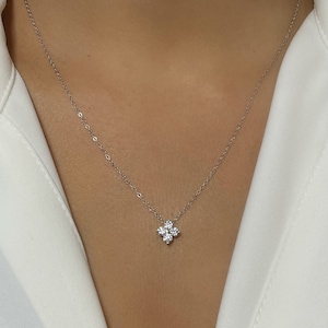 Sweet alhambra pendant necklace hot sale
