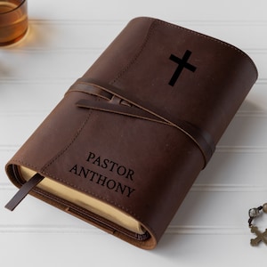 Copertina per Bibbia rivestita in pelle, copertina per libro in pelle incisa, custodia per Bibbia in pelle di vacchetta pieno fiore, regalo di laurea, regalo religioso per la chiesa.
