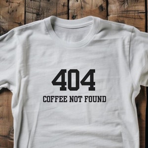 404 Kaffee nicht gefunden Unisex T-Shirt, Kaffee-Liebhaber-Geschenk, lustiges grafisches T-Shirt, Computerprogrammierer Shirt, Geeky Geschenk, Computerfehler Shirt