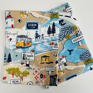 Portugese theedoek met de paden van Portugal in kaartstijl. Gemaakt in Portugal van 100% katoen. Individuele maaltijd. Goed voor een cadeau.
