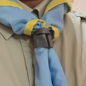 Capacete Mandaloriano Escoteiro Woggle/Lenço Deslizante
