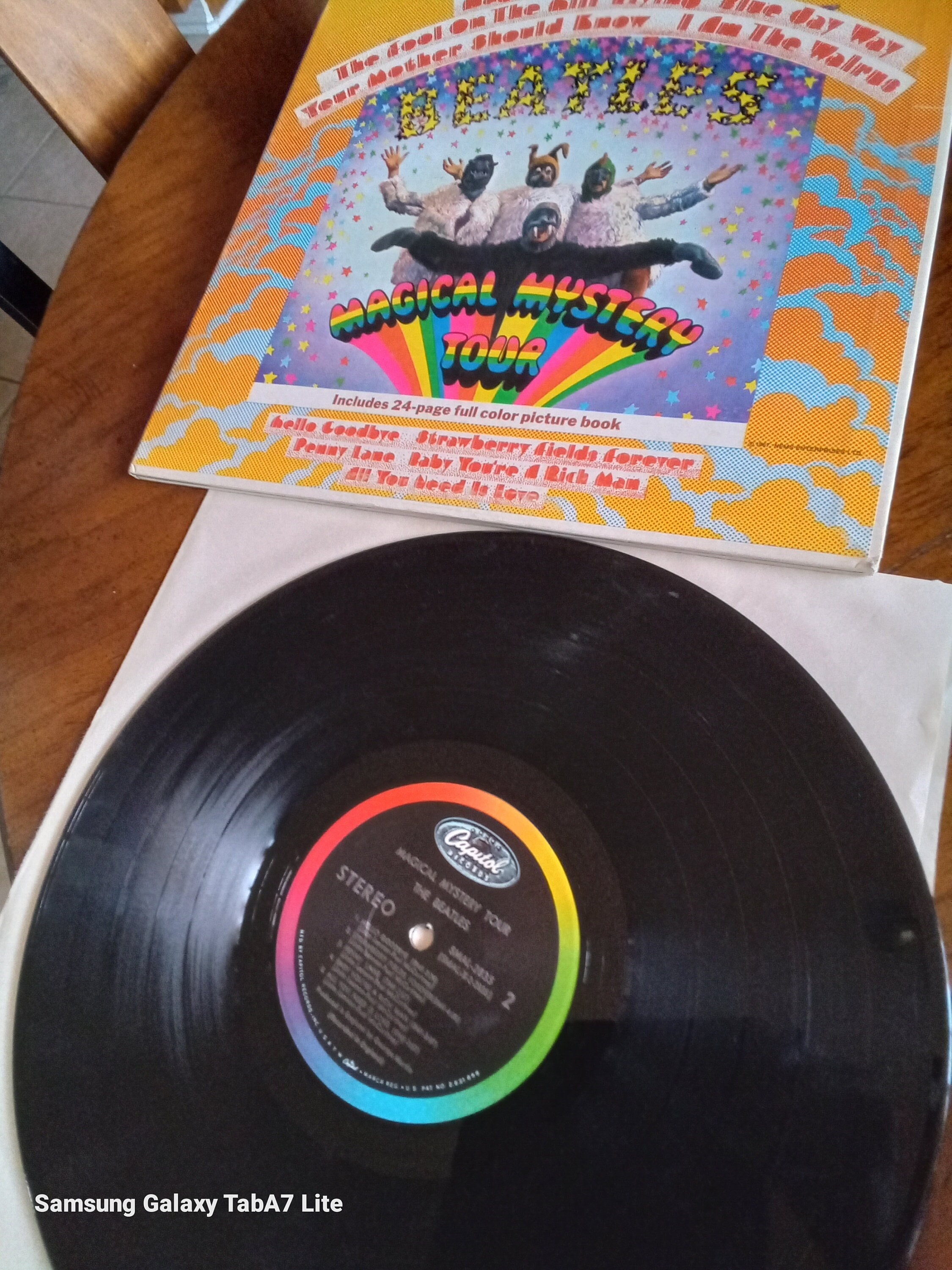Vintage Vinyl Beatles Magical Mystery Tour With 24 Page Photo Book