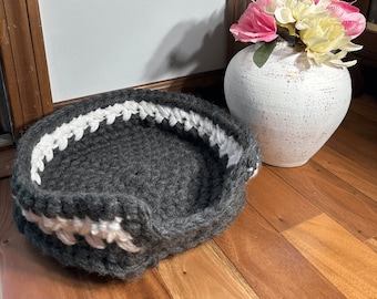 Super Bulky Crochet Pet Bed | Soft, Cozy Small Dog/Cat Bed