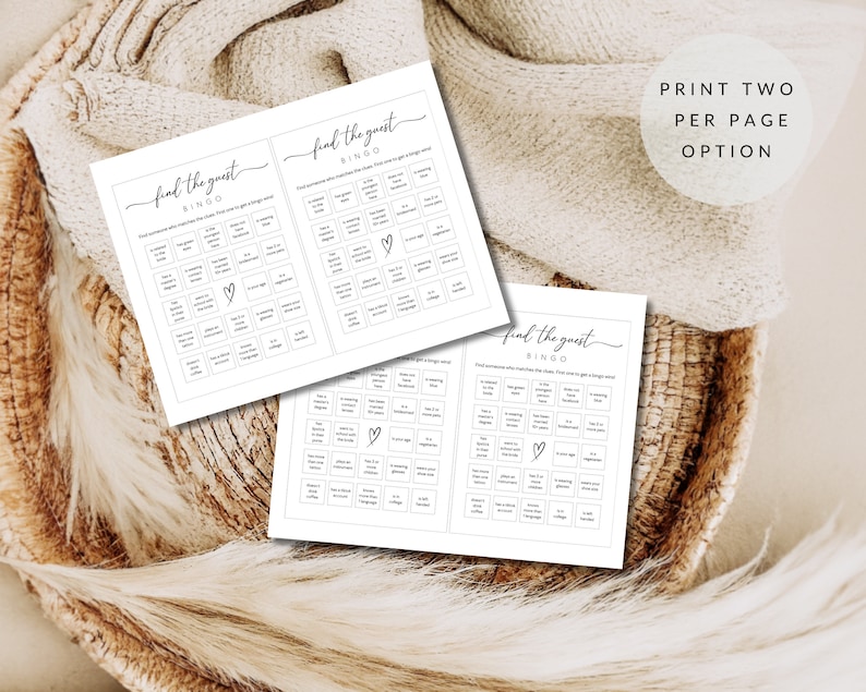 Op de afbeelding: Twee printbare bingokaarten met de titel "Find the Guest Bingo". Elke kaart heeft een 5x5 raster met verschillende prompts zoals "Heeft een tatoeage", "Draagt een hoed", "Heeft een huisdier", "Viert een verjaardag", en "Draagt een bril".