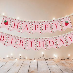 Puede incluir: Bandera rosa y blanca con fresas rojas y las palabras "Happy Birthday" en rojo.