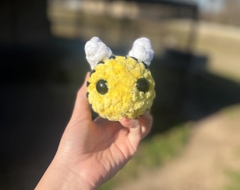 Peluches de abeja de ganchillo hechos a mano